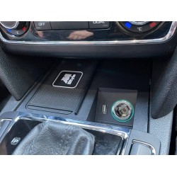 Kastlík Škoda Superb 2 pro USB & QI Nabíječku