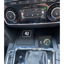 Kastlík Škoda Superb 2 pro USB & QI Nabíječku