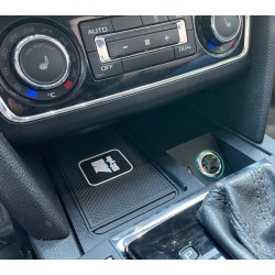 Kastlík Škoda Superb 2 pro USB & QI Nabíječku