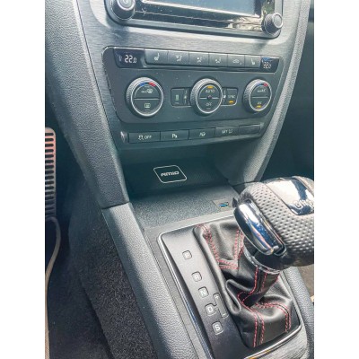 Box set Skoda Octavia 2 with USB & QI charger LONG version