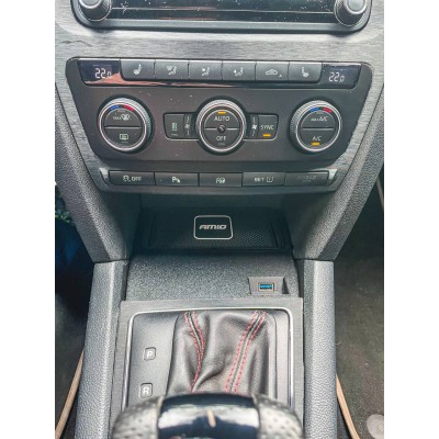 Box set Skoda Octavia 2 with USB & QI charger LONG version