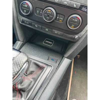 Box set Skoda Octavia 2 with USB & QI charger LONG version