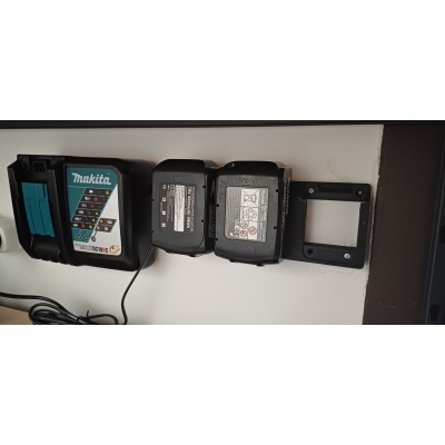 Makita 18V battery holder (wall mounted)